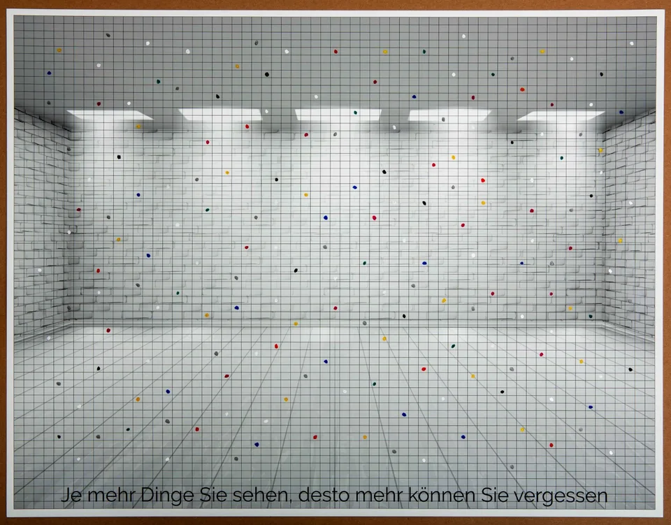 A grid and scattered colored dots cover a photograph of an empty white room, with a German sentence along the bottom.